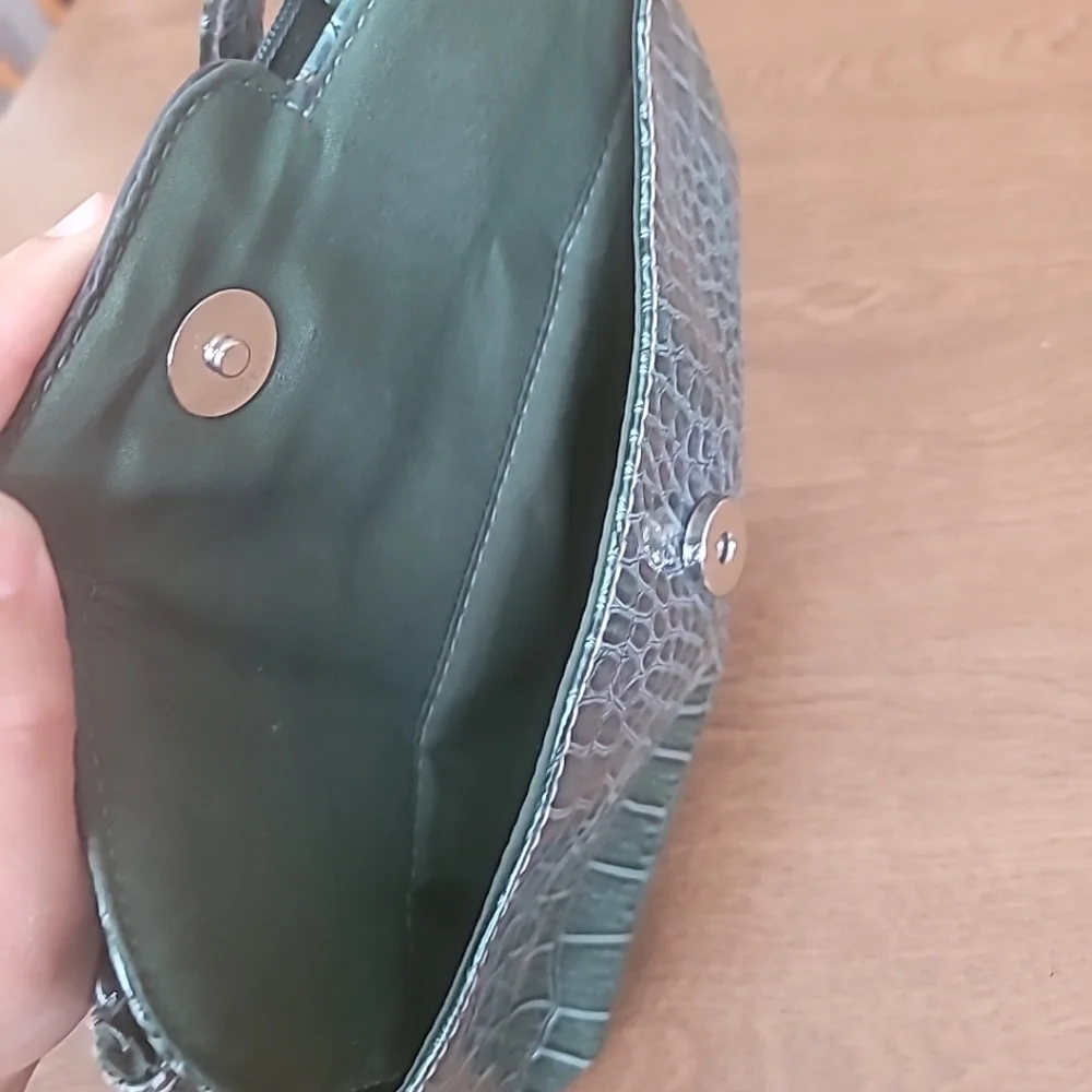 Elegant Green Crocodile-Embossed Women's Shoulder Bag Small Excellent Condition‎